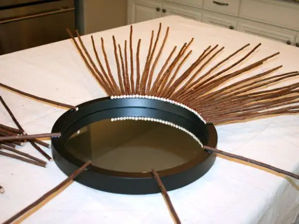 Janell-Beals-Sunburst-Mirror-Beauty-diy4