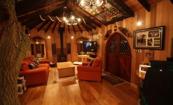 blue-forests-treehouse-office2