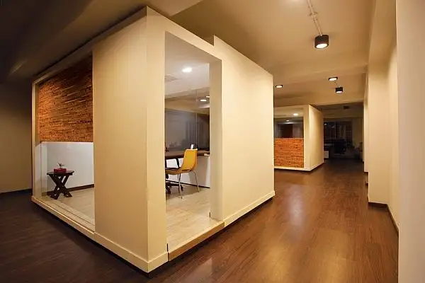 white-canvas-22-feet-office