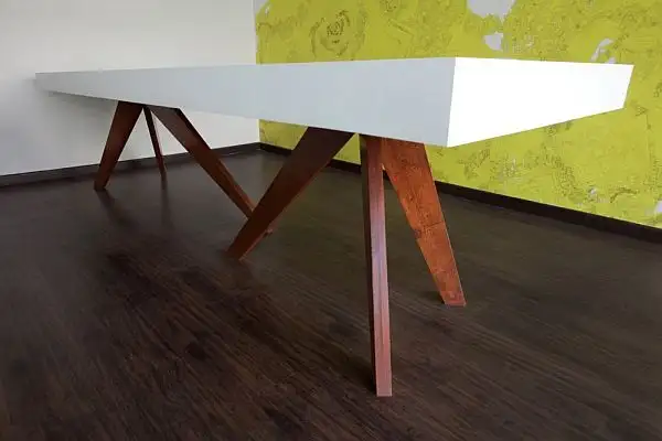 white-canvas-22-feet-office7