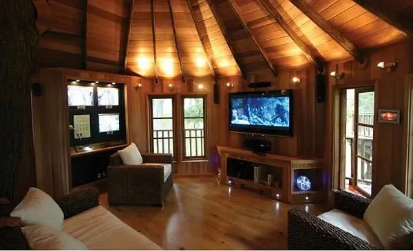 TreeHouse_High_Tech_Hideaway_1