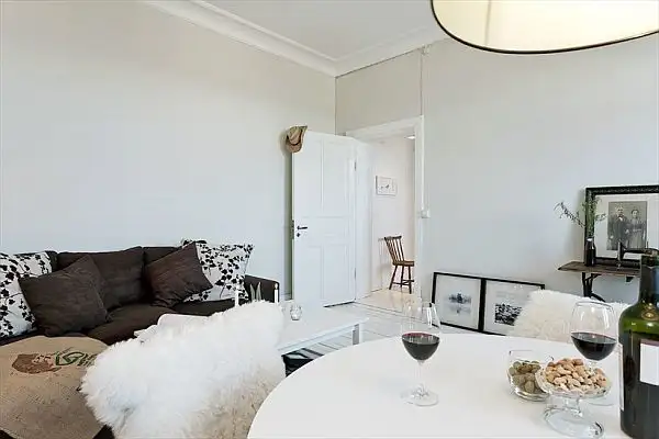 white-walls-living-room