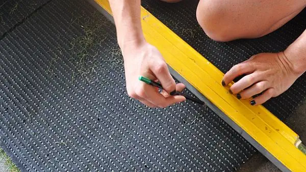 grass_ottoman_stepone