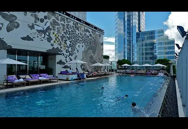 world-amazing-rooftop-pool-w-hotel