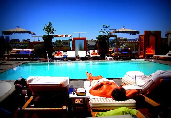 world-amazing-rooftop-pool-sls-hotel