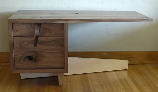 cupertino-desk3