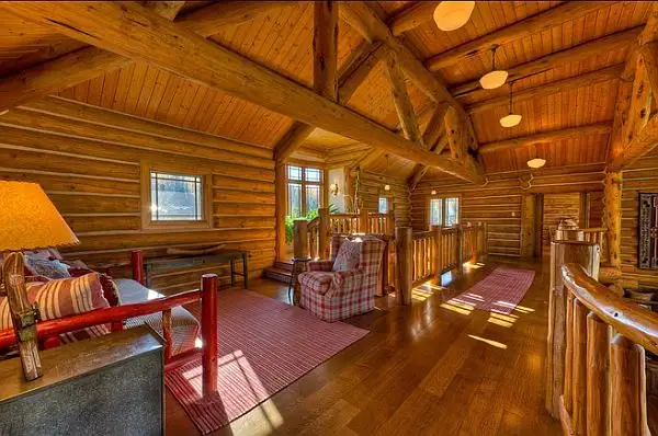 log-private-lake-house1