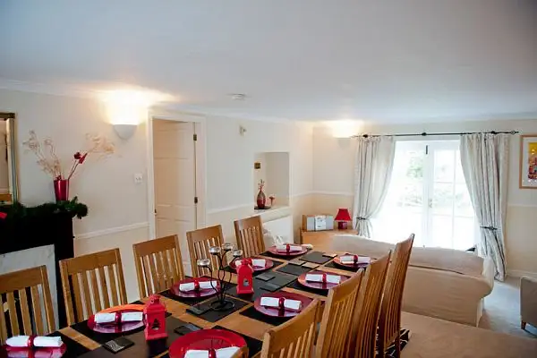 stone-farmhouse-dining