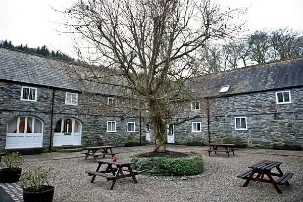 stone-farmhouse-backyard