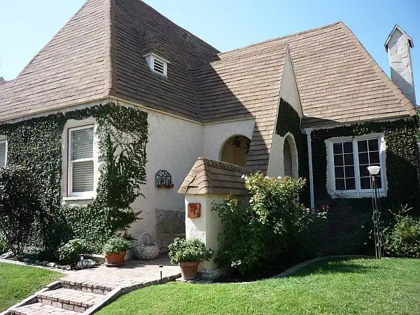 ivy-covered-cottage-picture7