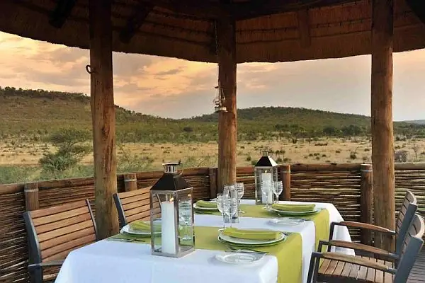Morukuru-Farm-House-dine-in-nature