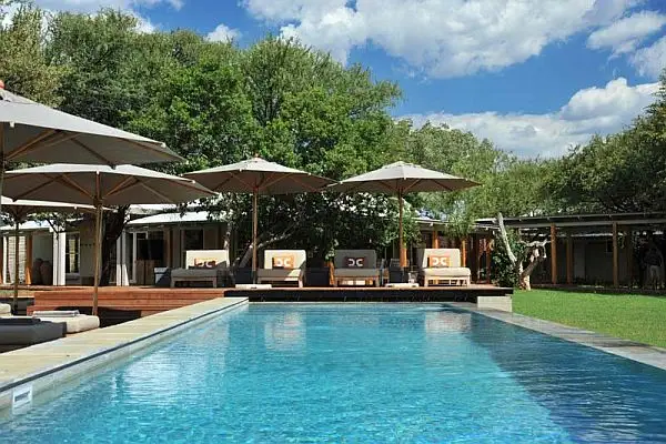 Morukuru-Farm-House-pool