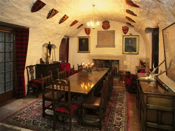 brad-pitt-and-angelina-jolies-16th-century-estate-in-scotland-3