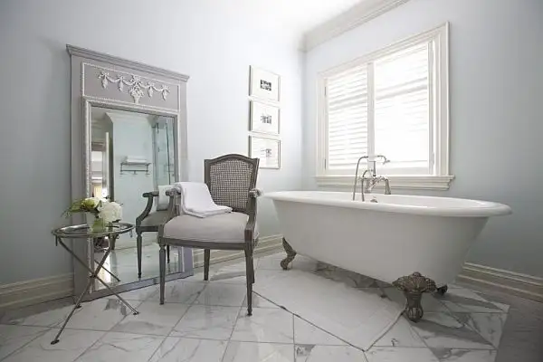 Clawfoot-bathtubs-jennifer-backstein