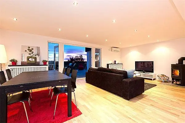 family-villa-sale-обеденный стол