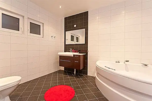 family-villa-sale-bathroom