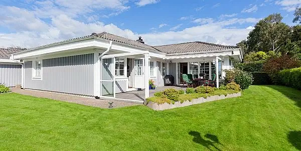 cozy-bungalow-interior-design-garden