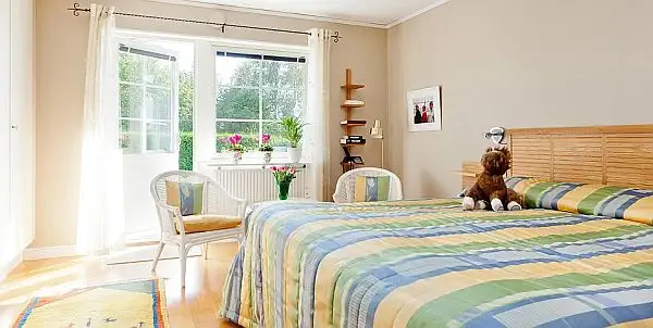 cozy-bungalow-interior-design-bedroom-porch