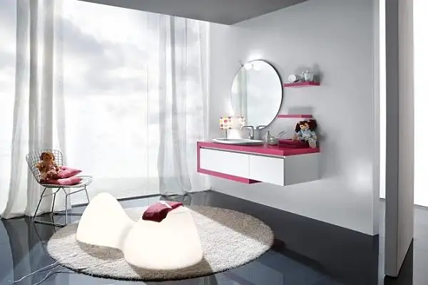 girls-bathroom-600x443