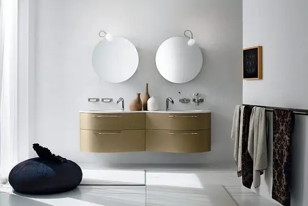 fancy-bathroom-seating-600x445