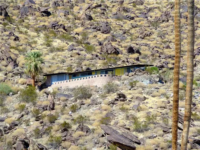 Albert-Frey-House-II-in-Palm-Springs7