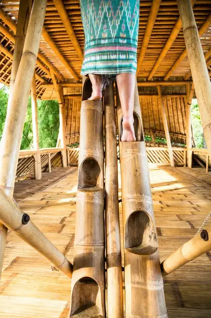 Bambu-Indah-Resort-Bali-Бамбуковые лестницы