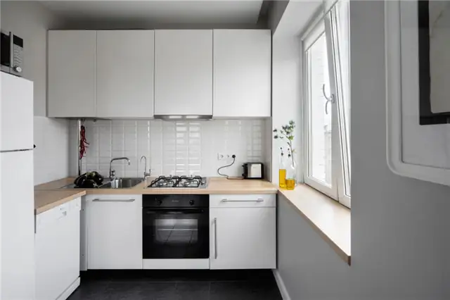 Compact-Bachelor-Haven-in-Moscow-Small-Kitchen