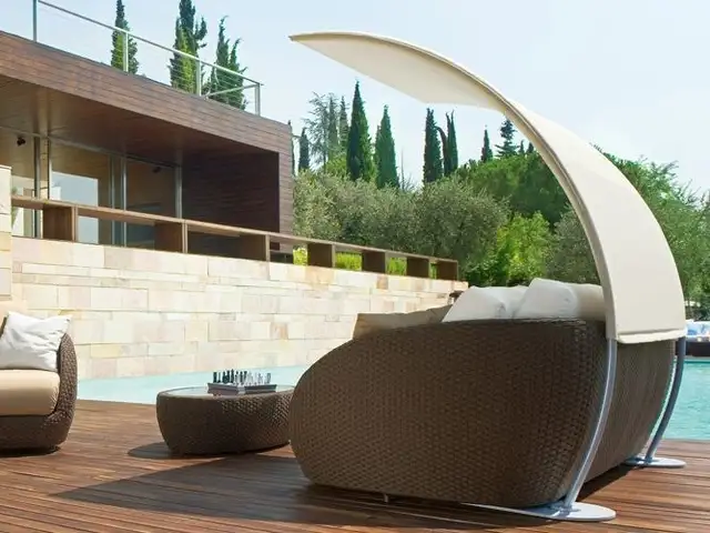 saint-tropez-batyline-garden-umbrella
