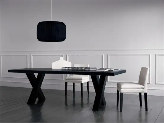 Elegant-Black-Dining-Table-Andrea-by-Casamilano-1-554x418