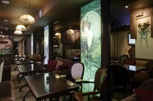 15-unique-restaurant-decor-582x385