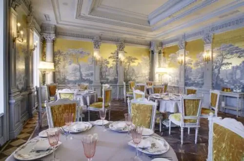 20-royal-restaurant-interiors-582x385
