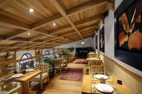 18-restaurant-decor-582x385