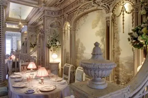 17-royal-restaurant-interiors-582x385