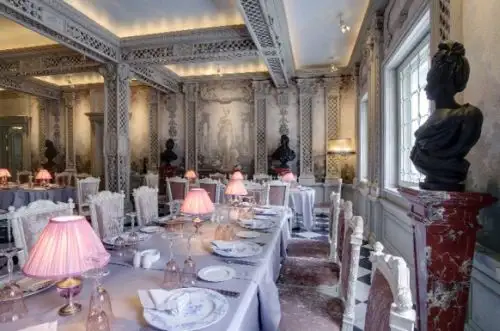 19-restaurant-interiors-582x385