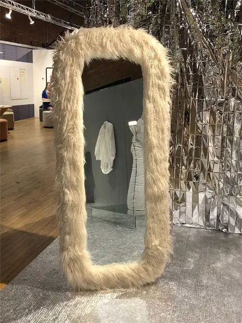 Напольное зеркало