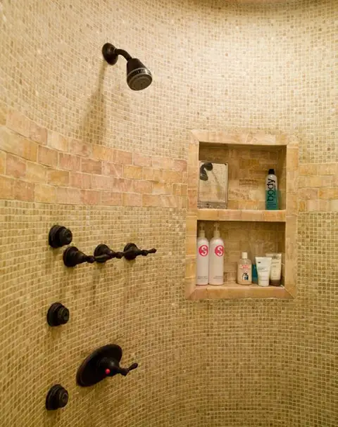 subwaytiles-shower-builtin