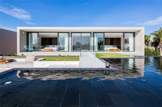 Бассейн виллы Tropical Beachfront