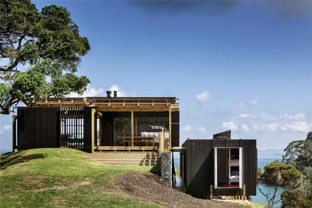 Herbst Architects Design A Modest Holiday Home вид сзади