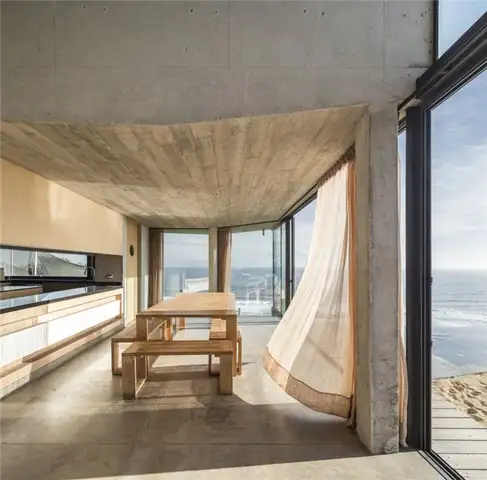 Пляжный дом Мартина Шмидта Radic Arquitectos Asociados столовая
