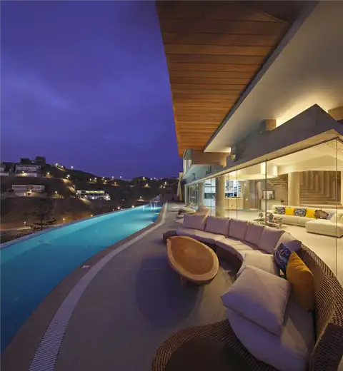 Пляжный дом Veronica Beach House by Longhi Architects вид сбоку