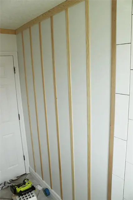 DIY (своими руками) Board and Batten - прибивание снизу