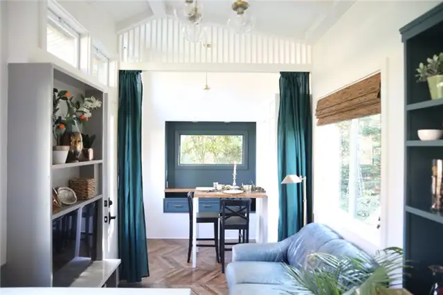 28' x 8,5' тройная ось Iron Eagle trailer House - гостиная