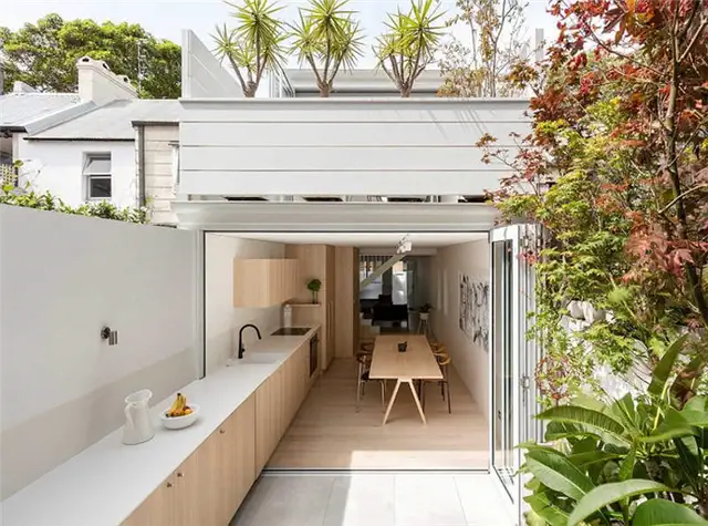 Кухня на открытом воздухе в доме Surry Hills