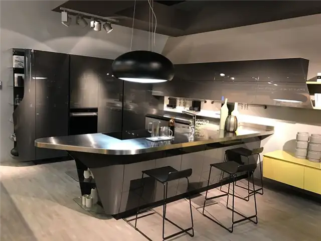 Дизайн серой кухни Scavolini на 36metrov