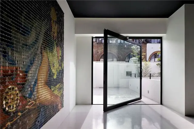 Лондонская студия Andy Martin Architects Поворотная дверь
