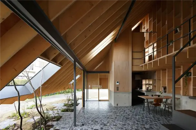 Кухня Eaves House от mA-style architects