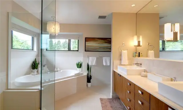 master-bathroom-with-built-in-bathtub