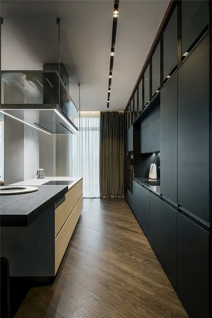 Черная кухня Kiev Diamond Hill Apartment