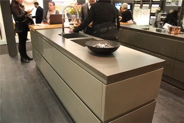 Новые шкафы Scavolini из текстурированного фарфора