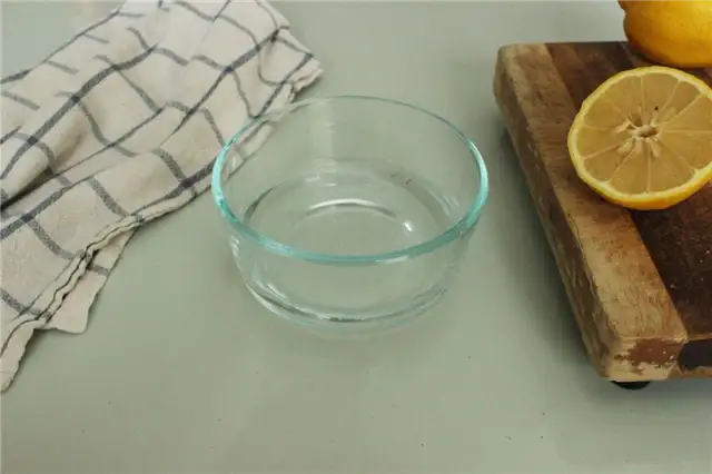 DIY (своими руками) Microwave Cleaner - вода в безопасную для микроволновой печи миску.